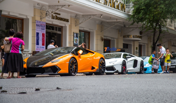 Khám phá bộ 3 siêu xe độ độc nhất tại Việt Nam tụ tập trên đường phố tại Sài thành