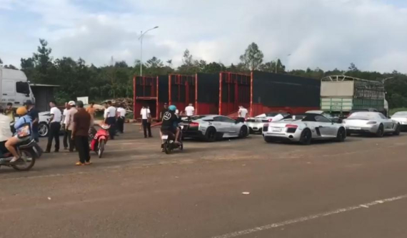 Chủ tịch Trung Nguyên cần bao nhiều xe chuyên dụng để vận chuyển dàn siêu xe đến Buôn Ma Thuột?