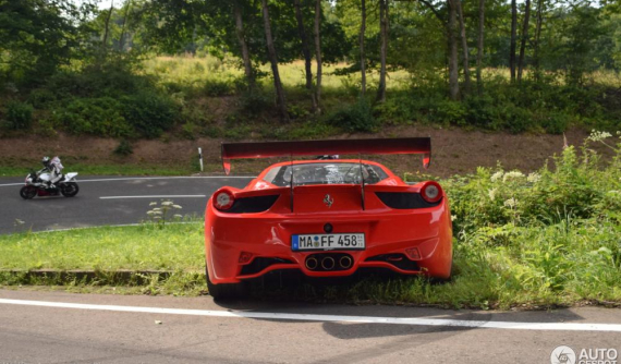 Siêu xe đua Ferrari 458 Challenge Evoluzione gặp nạn tại khúc cua tuyệt đẹp ở Nurburg