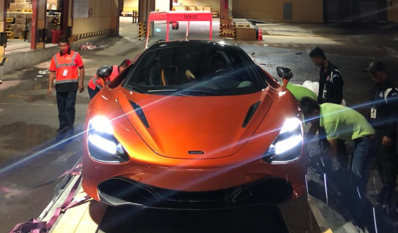 Chạy đua phong trào, đại gia Campuchia tậu siêu xe McLaren 720S thứ 3