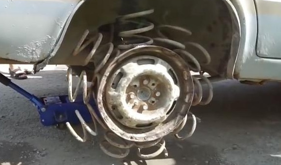 Lốp xe bằng lo xo cuộn - Sáng chế mang đến trải nghiệm lái "êm ái" tuyệt vời