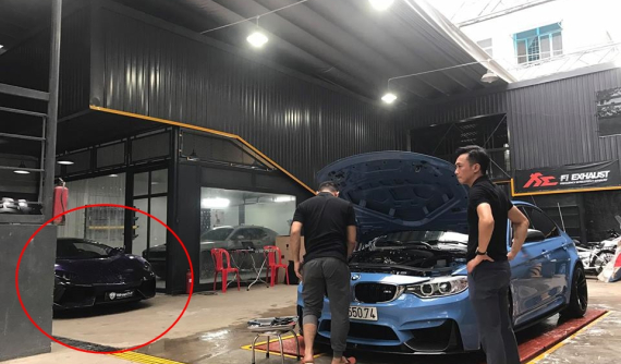 Lộ ảnh siêu xe Lamborghini Aventador tại Việt Nam khoác áo dải thiên hà và độ pô FI