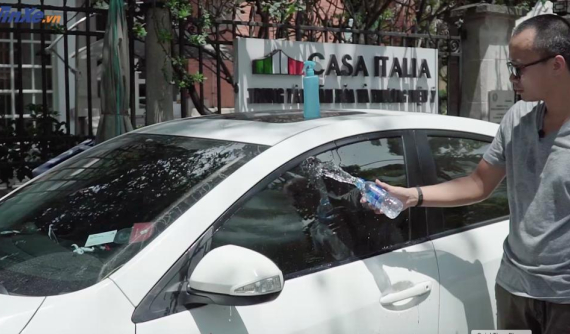 Xử lý nước mưa bám trên gương chiếu hậu chỉ với 12.000 đồng