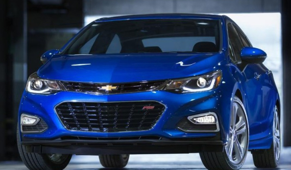 Chết cười nam thanh niên quyết "chuyển giới" thành nữ để mua bảo hiểm Chevrolet Cruze giá rẻ