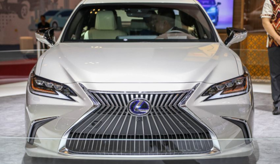 Xe sang Lexus ES 2019 lần đầu tiên đặt chân đến Đông Nam Á