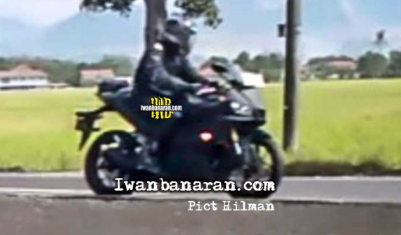 Yamaha R25 2019 lại lộ ảnh chạy thử: Sẽ được trang bị phuộc USD