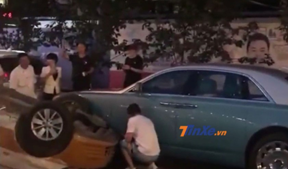 Rolls-Royce Ghost bị dính vào vụ tai nạn liên hoàn, lại có người sắp phải "bán nhà đi mà đền"