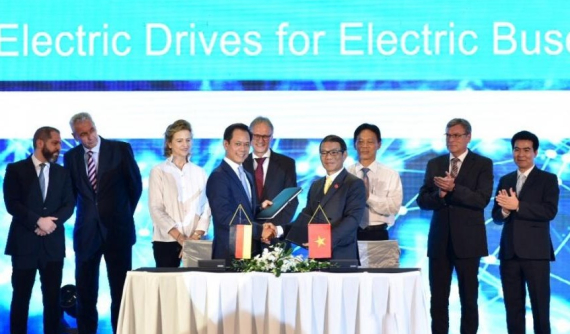 VinFast và Siemens ký hợp đồng hợp tác sản xuất xe buýt điện