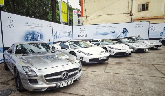 Chủ tịch Trung Nguyên tiếp tục trưng bày dàn siêu xe hơn 140 tỷ đồng tại Sài thành