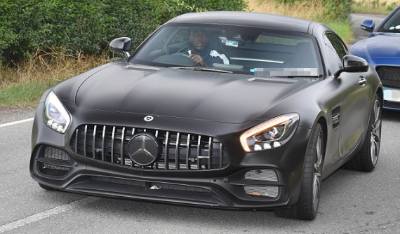 Tiền đạo Romelu Lukaku đến sân tập trên chiếc Mercedes-AMG GT 2018 mới tậu