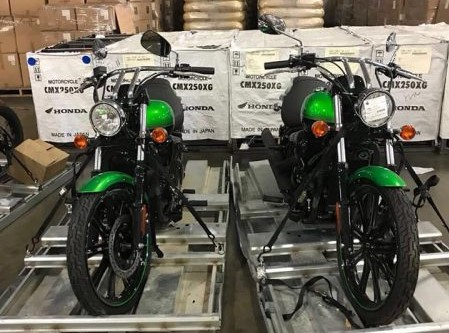 Hàng loạt mô tô nhập khẩu rục rịch cập bến Việt Nam