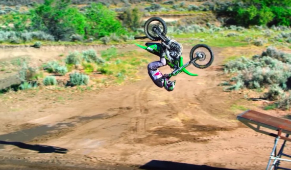 Lác mắt xem 6 tay đua Real Moto thách thức mọi định luật vật lý