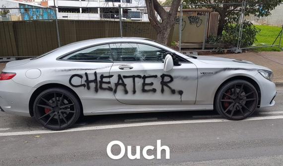 Cô gái phá chiếc Mercedes-AMG S63 Coupe sau khi nghe tin bạn trai làm người phụ nữ khác có thai