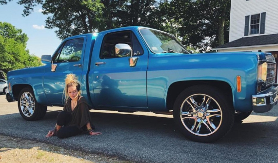 Chiếc xe bán tải Chevrolet Silverado 2 đầu khiến người đi đường tưởng mình bị ảo giác