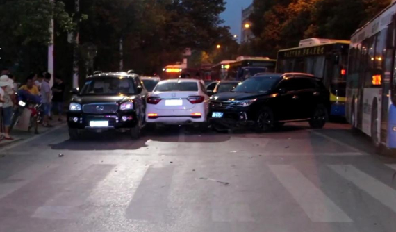 Gây tai nạn liên hoàn, tài xế xe Honda giải thích là do ăn quá nhiều ớt