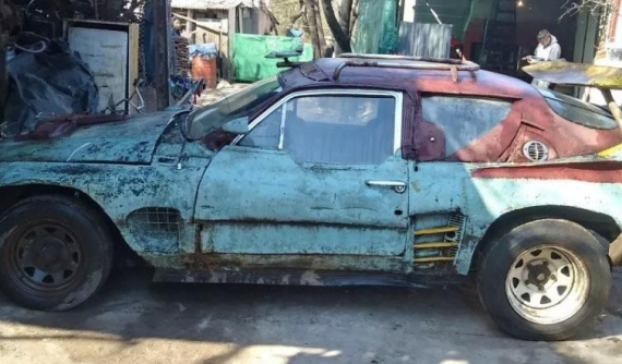 Chuyện lạ: Chiếc xe ô tô "chắp vá' này đang được chào bán giá hơn 200 triệu Đồng