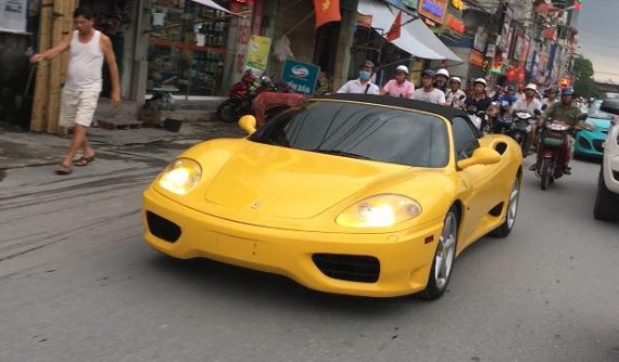 Siêu xe Ferrari 360 Spider màu vàng độc nhất Việt Nam về "làm dâu" tại Hải Phòng