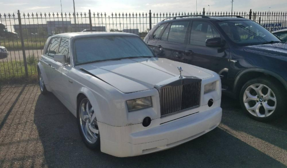 Chiếc Rolls-Royce Phantom tự chế này có thể đánh lừa không ít người