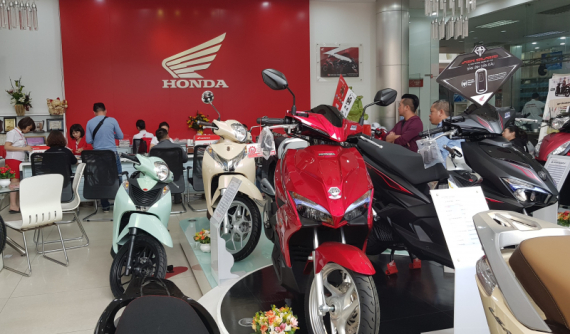 Xe máy Honda vẫn "bán chạy như tôm tươi" trong tháng cô hồn