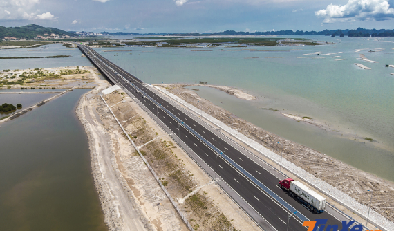 Trải nghiệm cao tốc Hà Nội - Hải Phòng - Hạ Long: Nhanh hơn, đẹp hơn