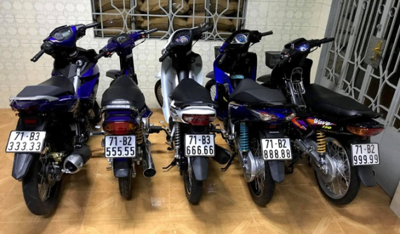 Choáng với dàn xe biển ngũ quý của dân chơi Bến Tre