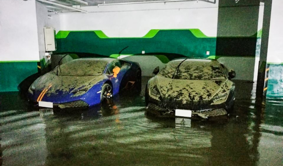 Cặp đôi siêu xe Lamborghini "xấu số" tại Hồng Kông vẫn không thoát khỏi nước lũ