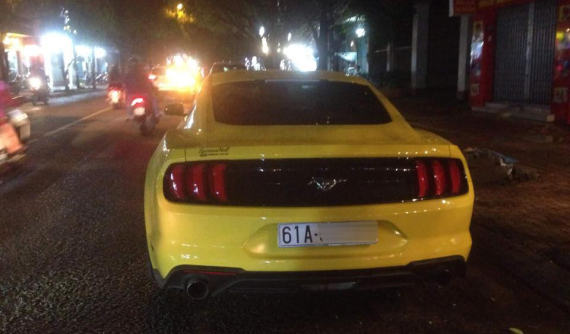 Ford Mustang 2018 của người con trai tặng cho bố tại Bình Dương đã có biển kiểm soát