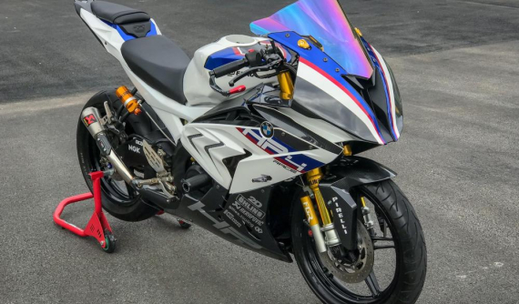Choáng ngợp trước vẻ đẹp Yamaha R15 lên dàn áo siêu phẩm BMW HP4 Race của thợ độ Việt
