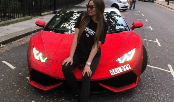 Siêu xe Lamborghini Huracan đính 1,3 triệu viên pha lê của Daria Radionova gây náo loạn ở Pháp
