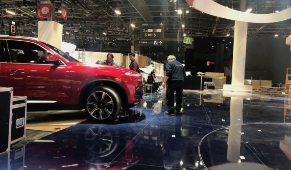 Cận cảnh hai xe Vinfast "lăn bánh" tại triển lãm Paris Motor Show
