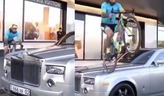 Xôn xao với hình ảnh người đi xe đạp nhảy trên đầu xe siêu sang Rolls-Royce Phantom