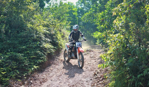 Trải nghiệm một buổi xuyên rừng cùng CLB cào cào miền Bắc Red River Enduro: Thú chơi của những kẻ ưa tự do