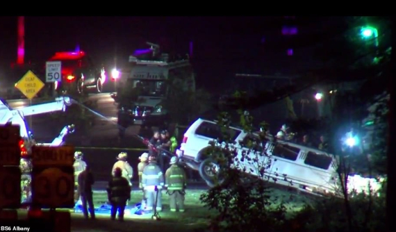 Xe limousine gặp tai nạn thảm khốc khiến 20 người tử vong