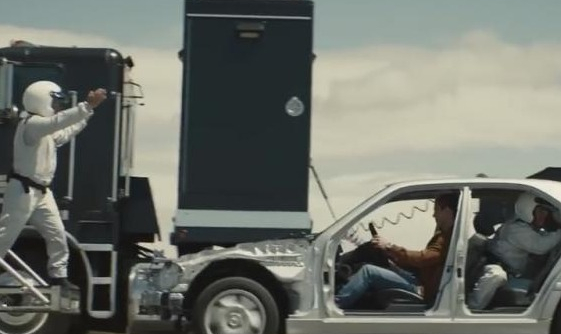 Thán phục màn quảng cáo cực tinh vi của Mercedes-Benz C-Class 2019