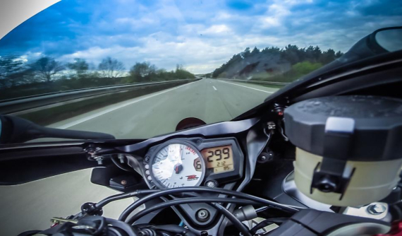 Vì sao tốc độ tối đa của những chiếc xe 2 bánh được giới hạn ở 299 km/h?