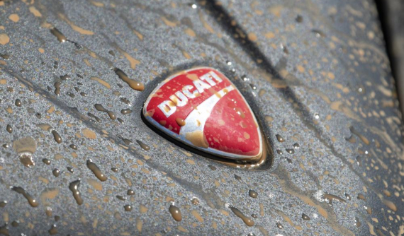 Ducati hé lộ sản phẩm mới với một hình ảnh đầy bùn đất, rất có thể là Ducati Multistrada 1260