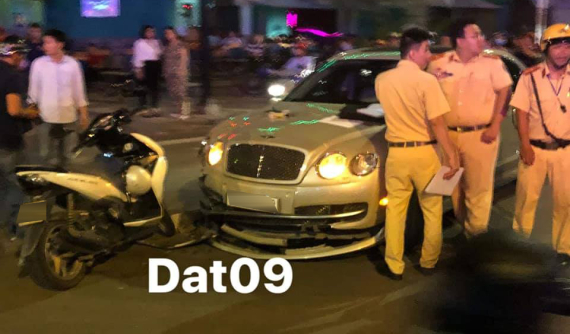 Xe siêu sang Bentley hư hỏng nặng trong vụ tai nạn với Honda Air Blade