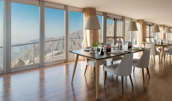 Chuyện lạ, Bentley xây dựng nhà hàng cao cấp trên đỉnh núi cao gần 2.000 mét rồi... đóng cửa sau 1 tuần