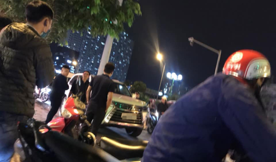 Hà Nội: Gây sự với người ngồi trên Lexus LX570, thanh niên đi Honda SH bị đánh 3 lần trong một buổi tối