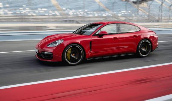 Porsche Panamera GTS 2019 trình làng với màn hình HUD mới, giá từ 128.300 USD