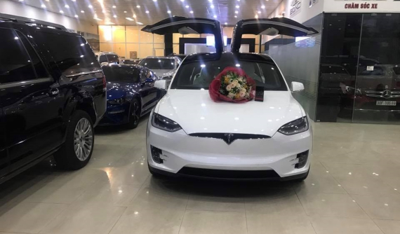 Tesla Model X P100D màu trắng độc nhất Việt Nam mới về nước đã có chủ nhân "đập hộp"