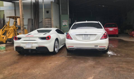 Cặp đôi xe siêu sang và siêu xe Ferrari 488 Spider "tông xuyệt tông" màu trắng của doanh nhân Bình Phước