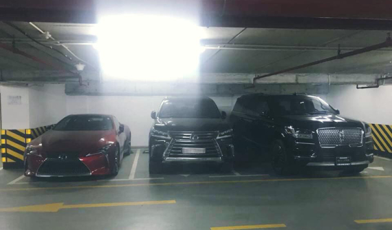 Lexus LC 500 2018 độc nhất Việt Nam lặng lẽ đỗ dưới hầm xe tại Hà Nội cùng cặp đôi SUV "khủng"