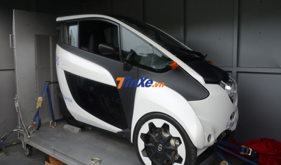 “Khui công” hàng nóng Toyota i-ROAD trước thềm Vietnam Motor Show 2018