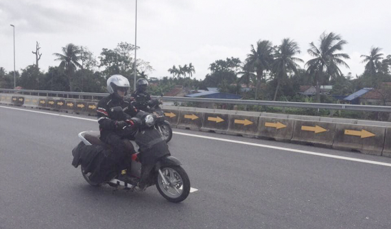 Lộ ảnh thực tế những chiếc xe máy điện "nghi" là Klara của Vinfast trên đường thử