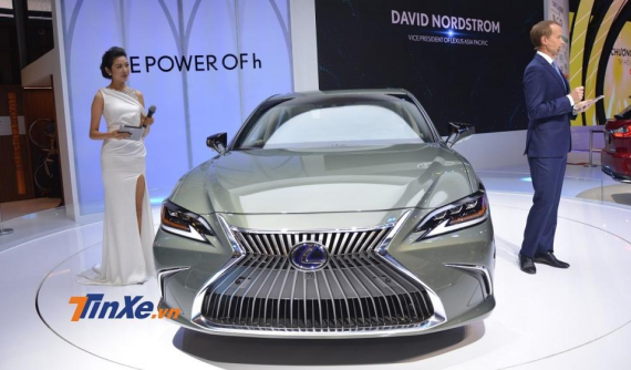 VMS 2018: Lexus phô diễn công nghệ Hybrid với tân binh ES 300h 2019
