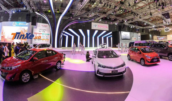 Ngắm dàn xe Toyota "khoe sắc" tại triển lãm Ô tô Việt Nam 2018