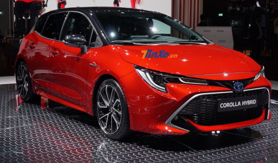 Mazda3 đời mới rục rịch trình làng, Toyota Corolla Altis 2019 cũng không chịu thua kém