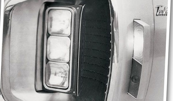 Đây dường như là phương tiện quái dị duy nhất có đèn xi nhan "thò ra thụt vào"