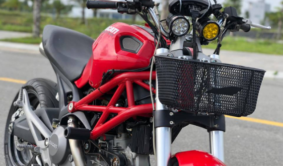 Cạn lời với phiên bản "đi chợ" của Ducati Monster được "tân trang" trên đất Việt